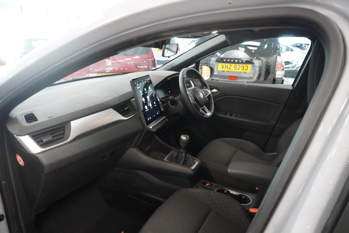 2024 (DEC) RENAULT CAPTUR 1.0 TCE EVOLUITION with ONLY 5,000 Miles (NEW MODEL)