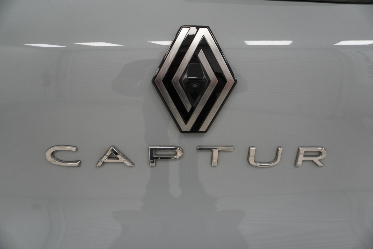 2024 (DEC) RENAULT CAPTUR 1.0 TCE EVOLUITION with ONLY 5,000 Miles (NEW MODEL)