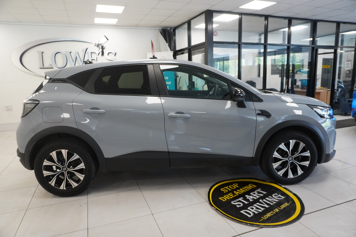 2024 (DEC) RENAULT CAPTUR 1.0 TCE EVOLUITION with ONLY 5,000 Miles (NEW MODEL)