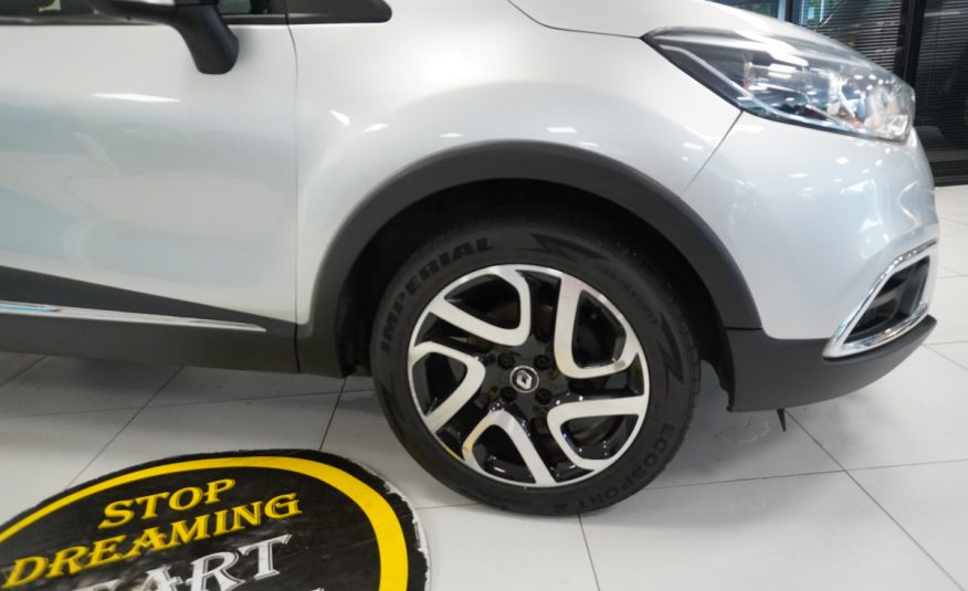 2017 RENAULT CAPTUR 1.2 TCe DYNAMIQUE S NAV with ONLY 77,000 MILES
