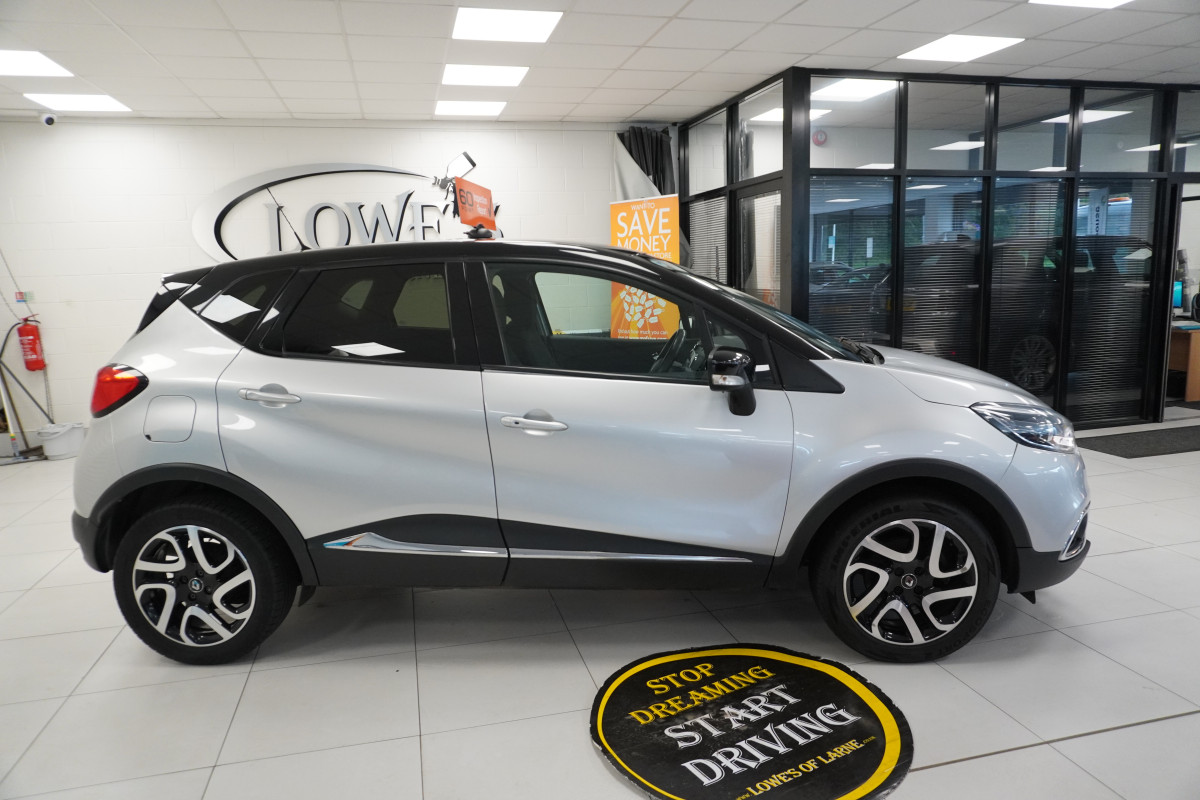 2017 RENAULT CAPTUR 1.2 TCe DYNAMIQUE S NAV with ONLY 77,000 MILES