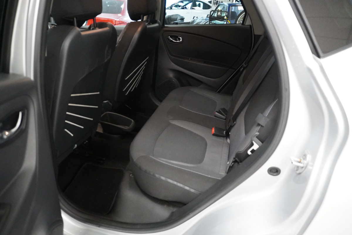 2017 RENAULT CAPTUR 1.2 TCe DYNAMIQUE S NAV with ONLY 77,000 MILES