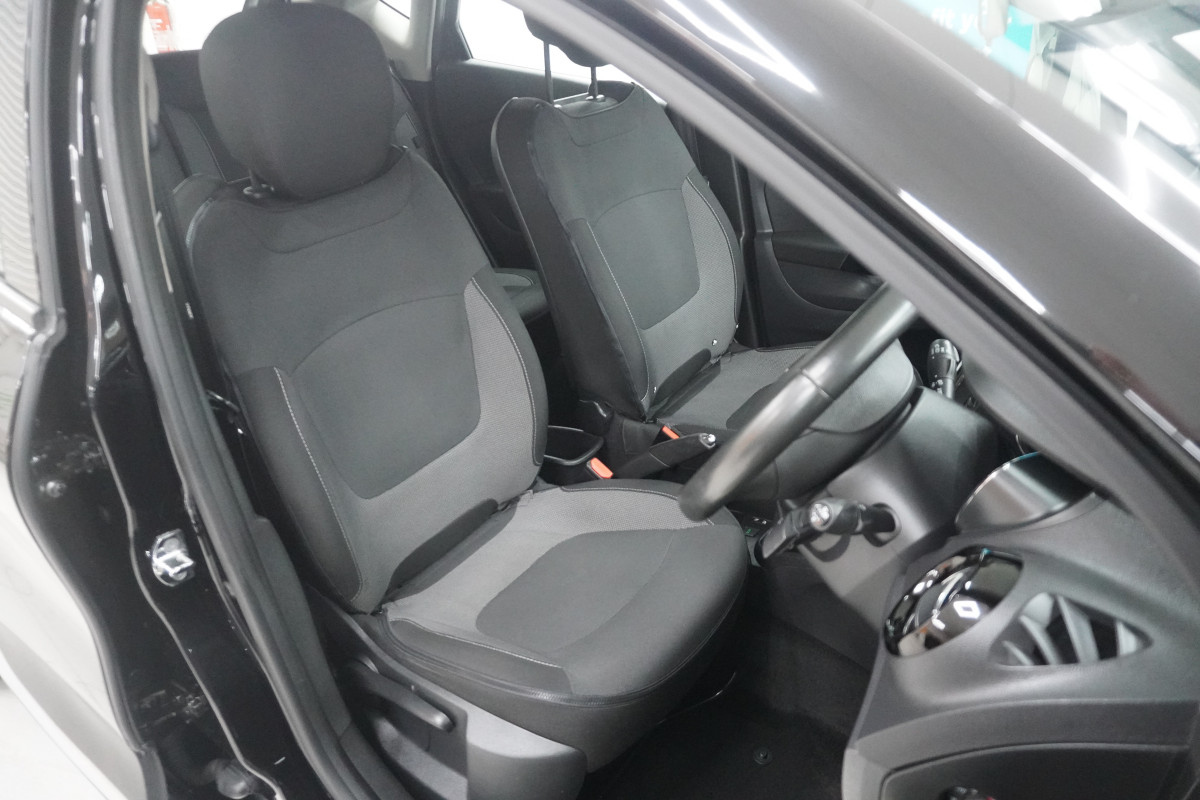 2017 (MAY) RENAULT CAPTUR 0.9 TCe DYNAMIQUE NAV with ONLY 79,000 MILES