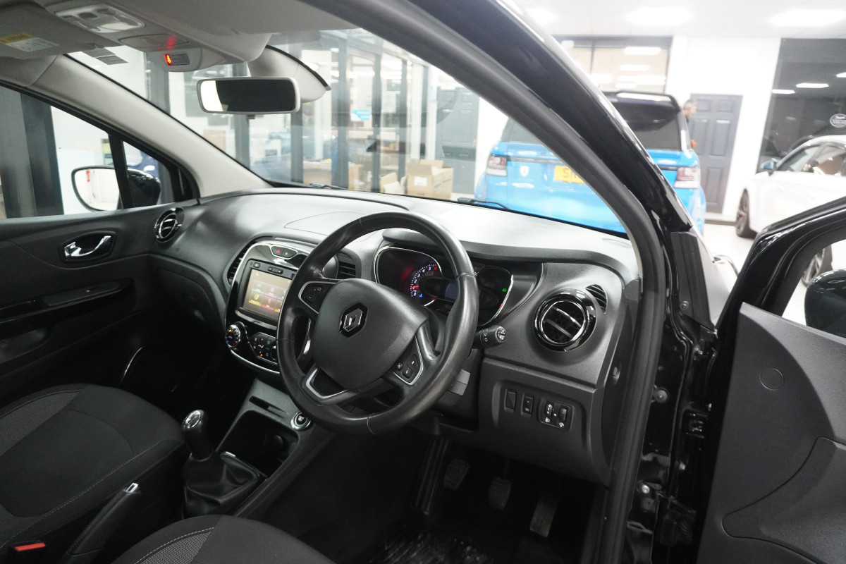 2017 (MAY) RENAULT CAPTUR 0.9 TCe DYNAMIQUE NAV with ONLY 79,000 MILES