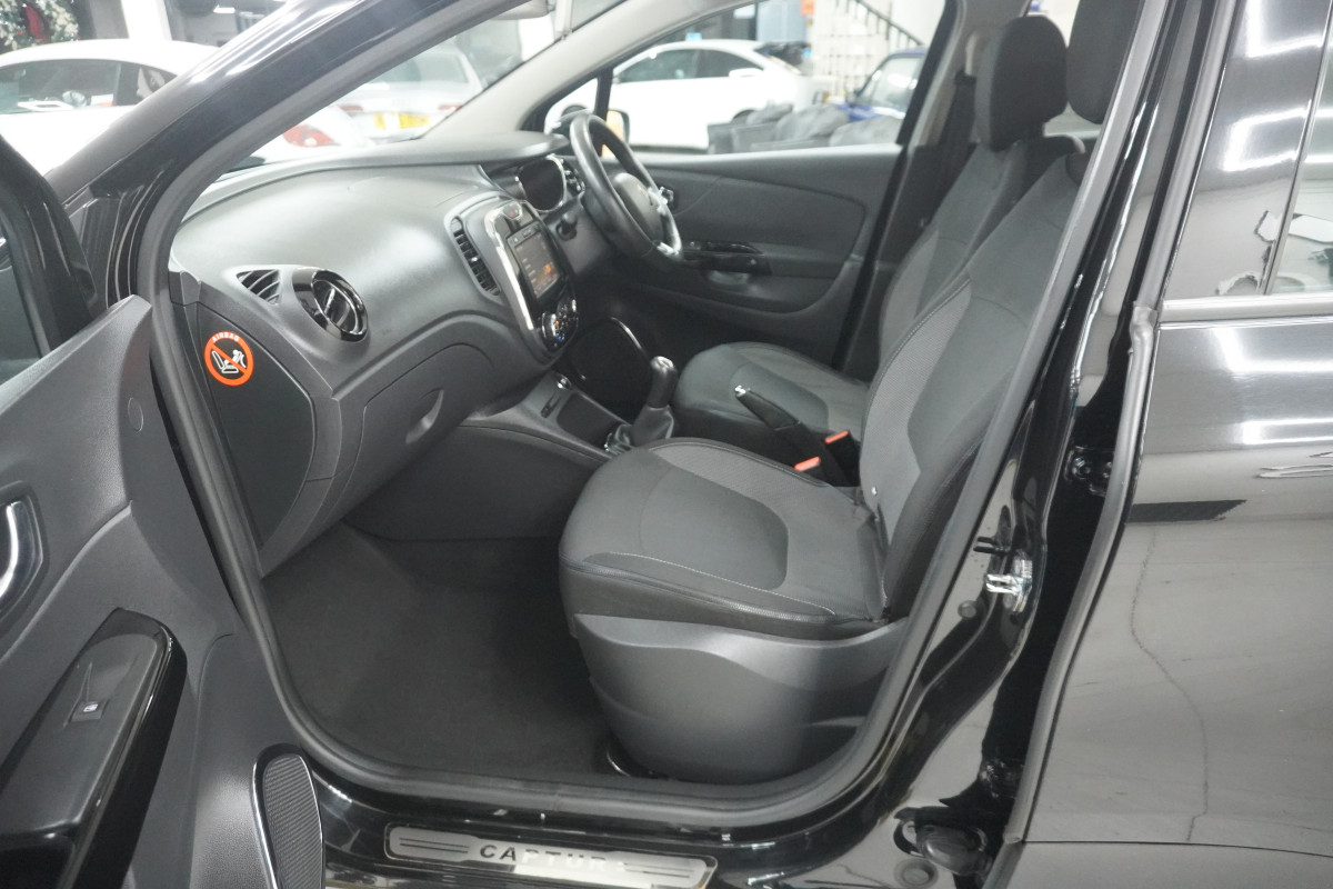 2017 (MAY) RENAULT CAPTUR 0.9 TCe DYNAMIQUE NAV with ONLY 79,000 MILES