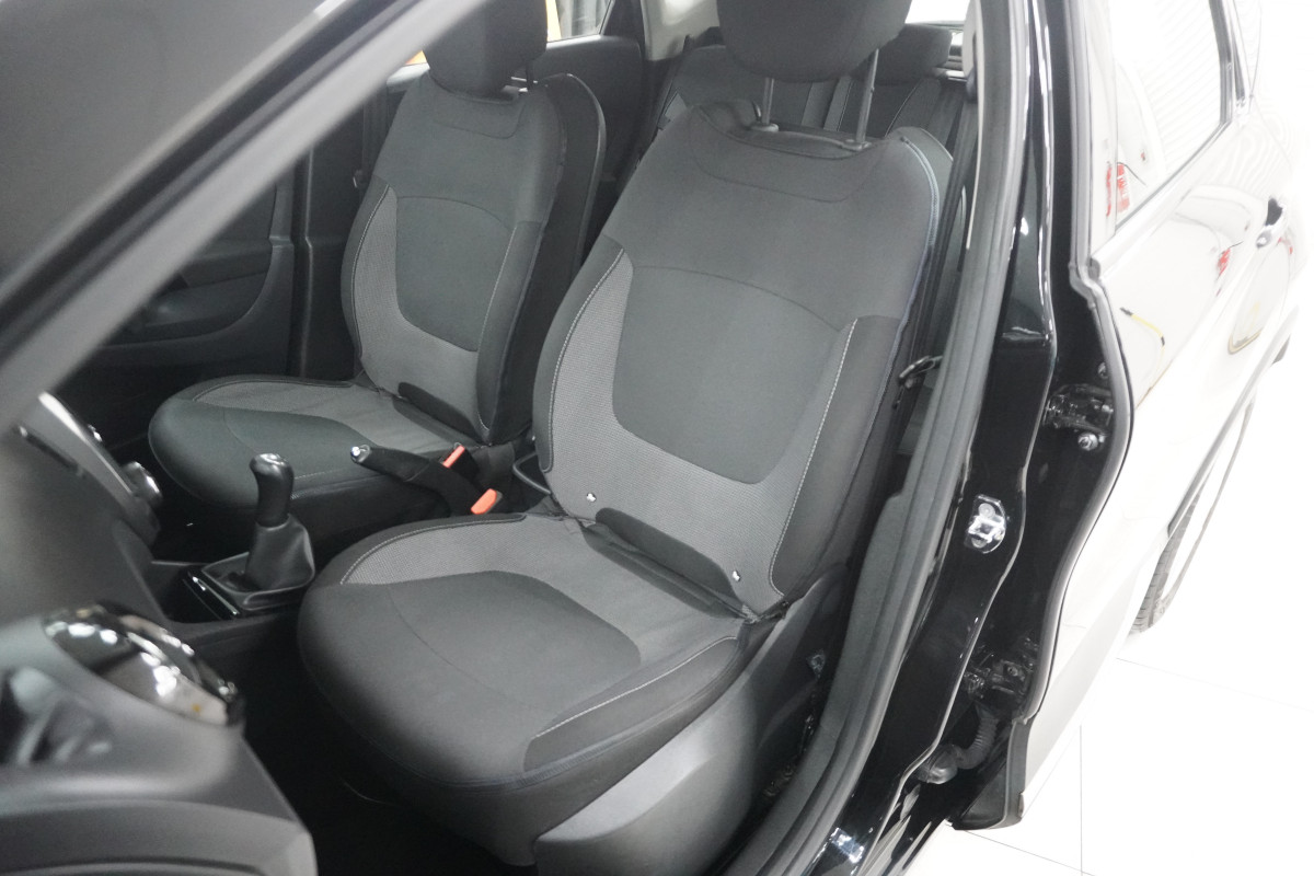 2017 (MAY) RENAULT CAPTUR 0.9 TCe DYNAMIQUE NAV with ONLY 79,000 MILES