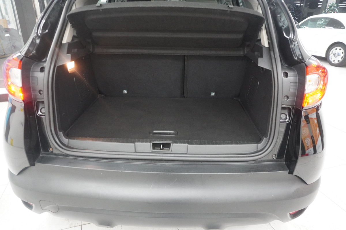 2017 (MAY) RENAULT CAPTUR 0.9 TCe DYNAMIQUE NAV with ONLY 79,000 MILES