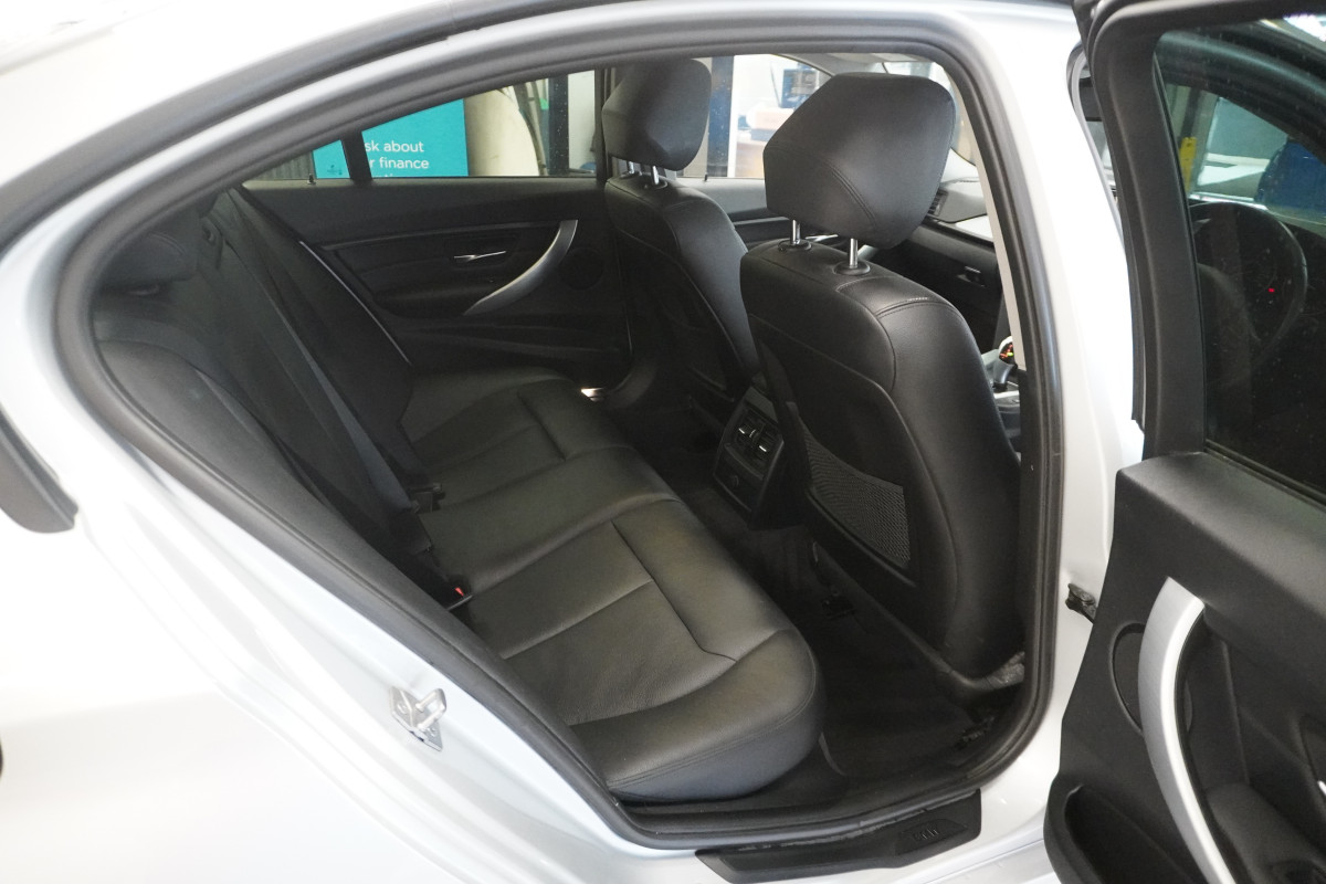 2015 BMW 320D SE XDRIVE AUTO with ONLY 84,000 MILES — BLACK LEATHER & SUNROOF