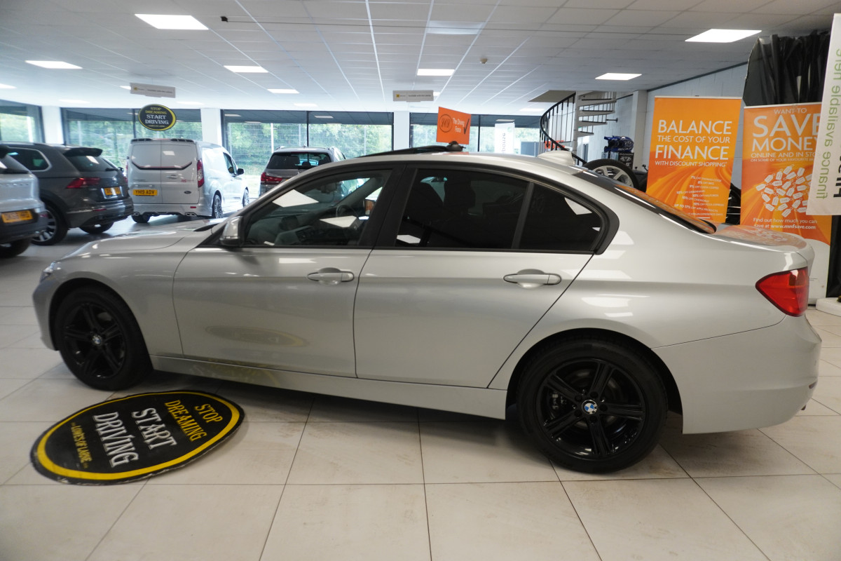 2015 BMW 320D SE XDRIVE AUTO with ONLY 84,000 MILES — BLACK LEATHER & SUNROOF