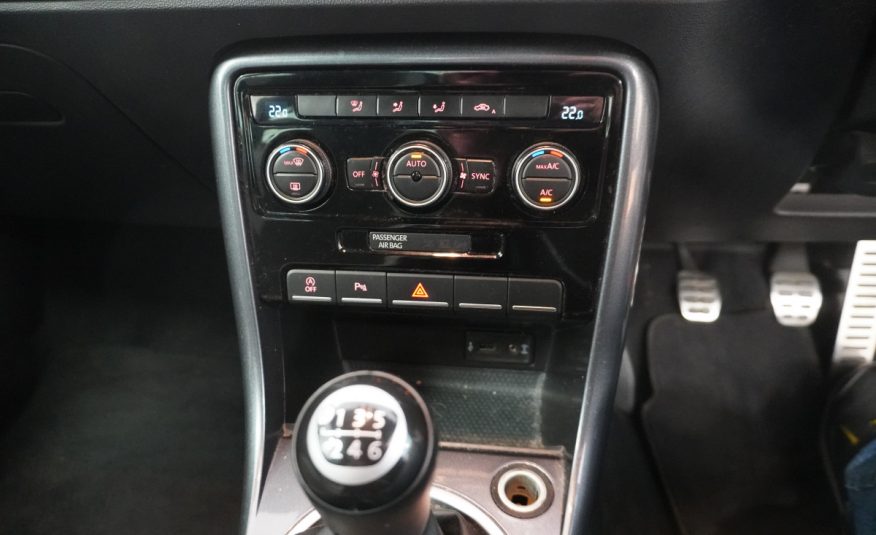 2016 (SEPT) VW BEETLE 2.0 TDi BMT R-LINE — STUNNING CAR and VERY HARD TO FIND