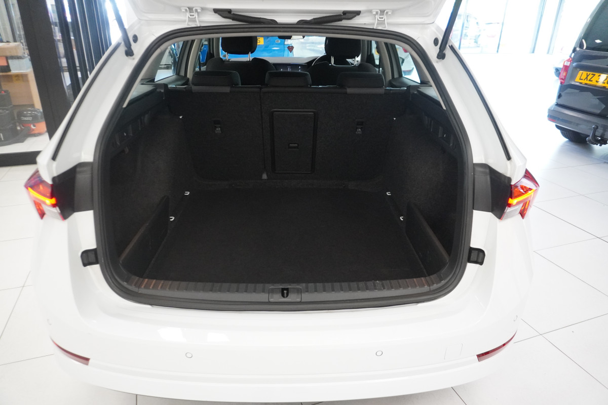 2021 SKODA OCTAIVA 1.0 TSi SE TECHNOLOGY ESTATE  FSH — ONE OWNER