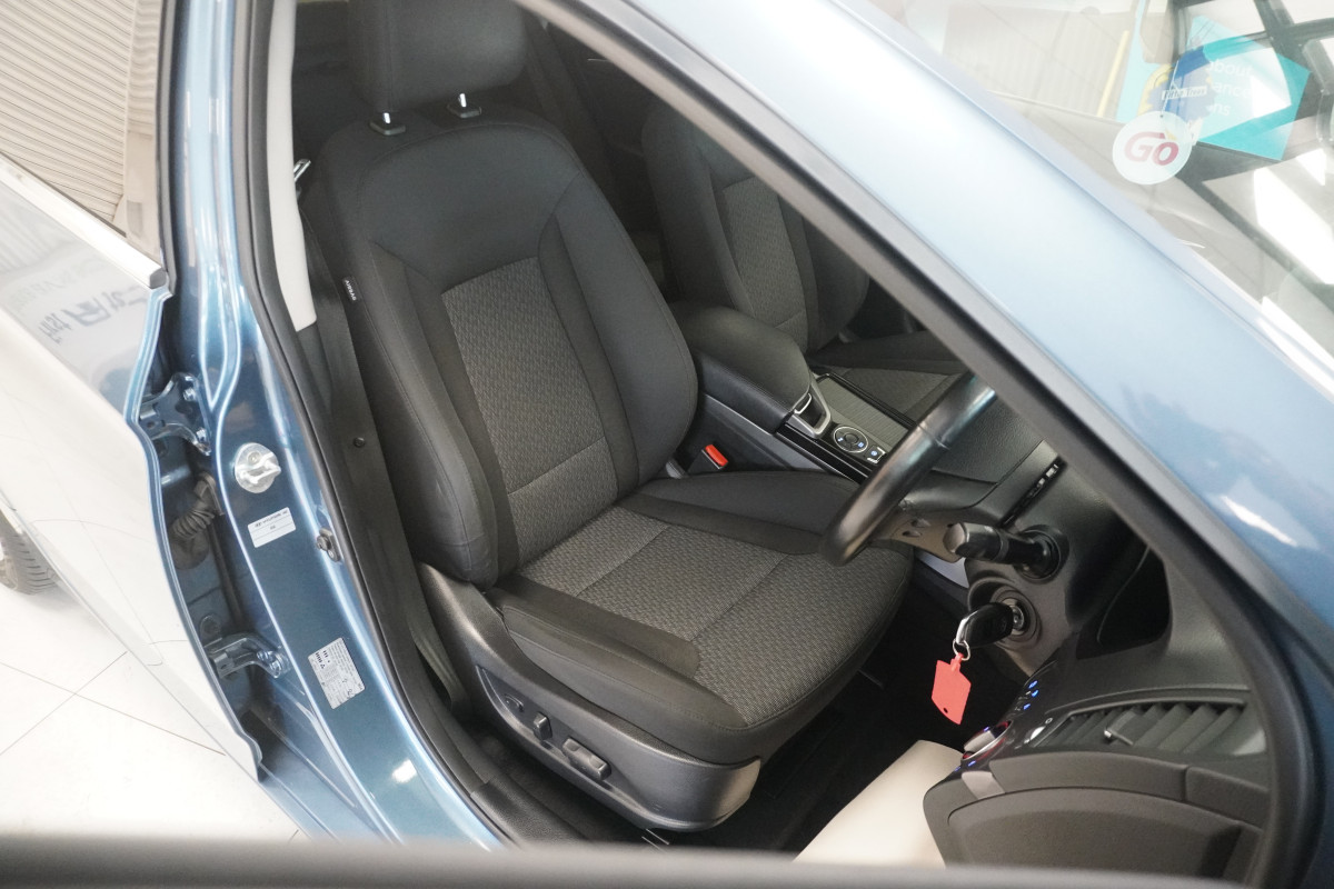 2016 (SEPT) HYUNDAI i40 1.7 CRDi SE NAV Blue DRIVE with ONLY 89K