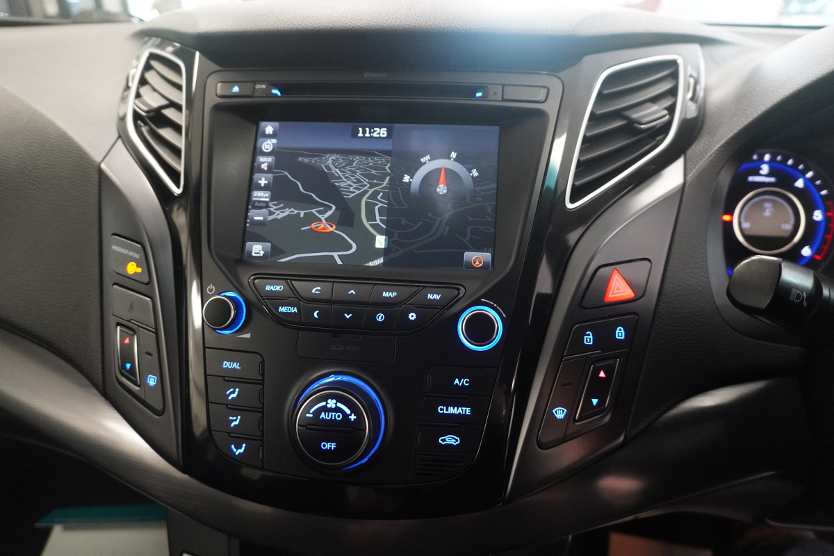 2016 (SEPT) HYUNDAI i40 1.7 CRDi SE NAV Blue DRIVE with ONLY 89K