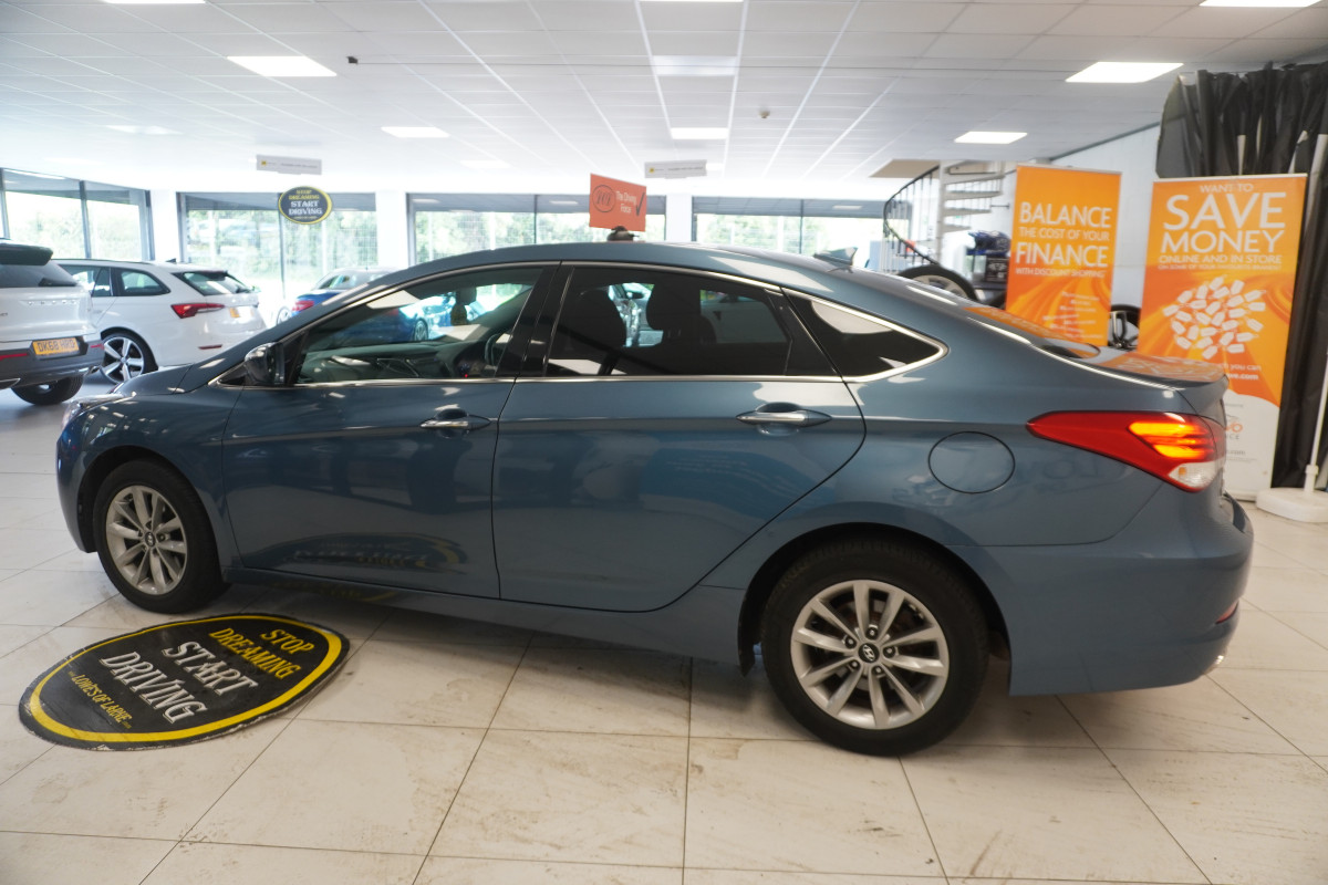 2016 (SEPT) HYUNDAI i40 1.7 CRDi SE NAV Blue DRIVE with ONLY 89K