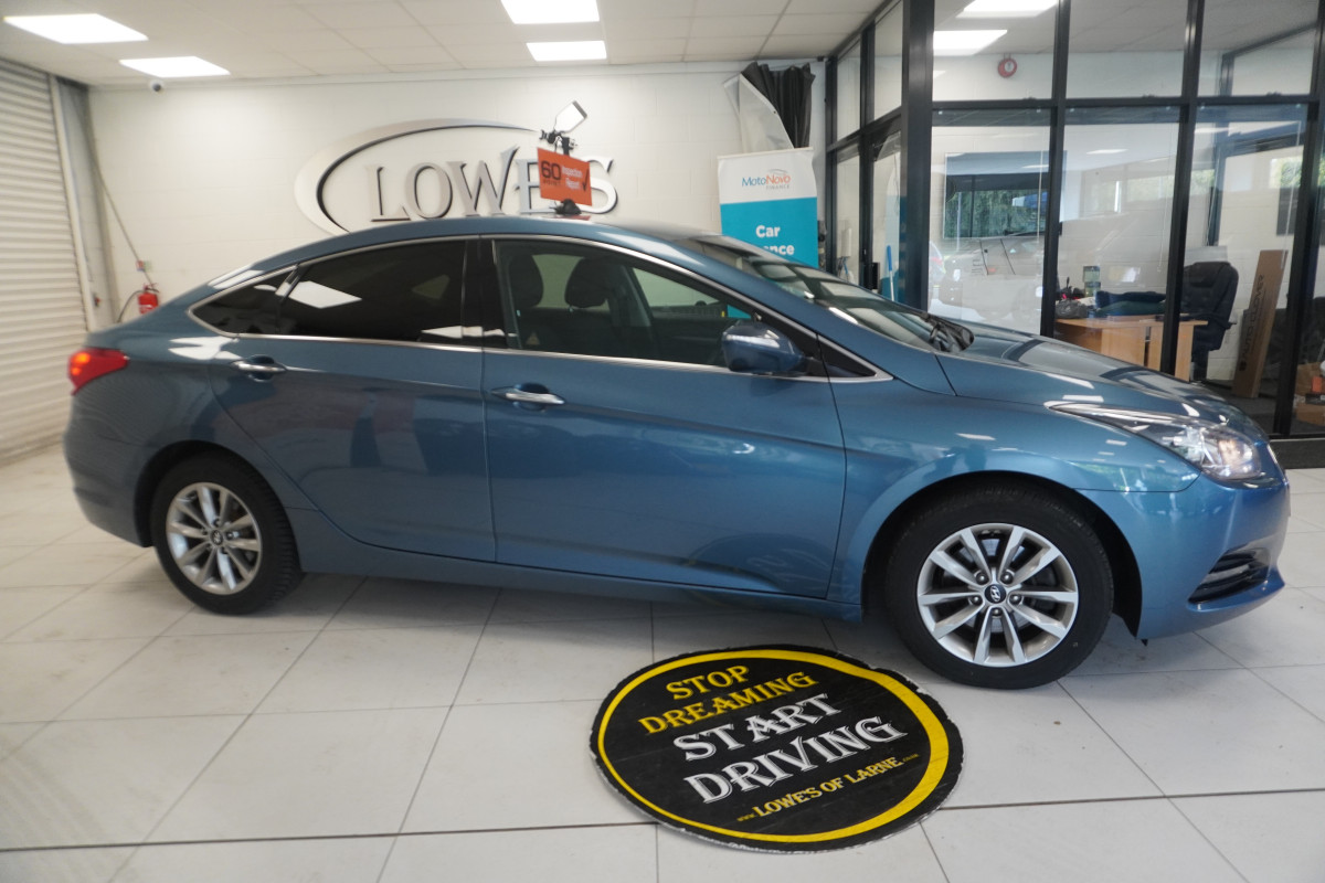 2016 (SEPT) HYUNDAI i40 1.7 CRDi SE NAV Blue DRIVE with ONLY 89K