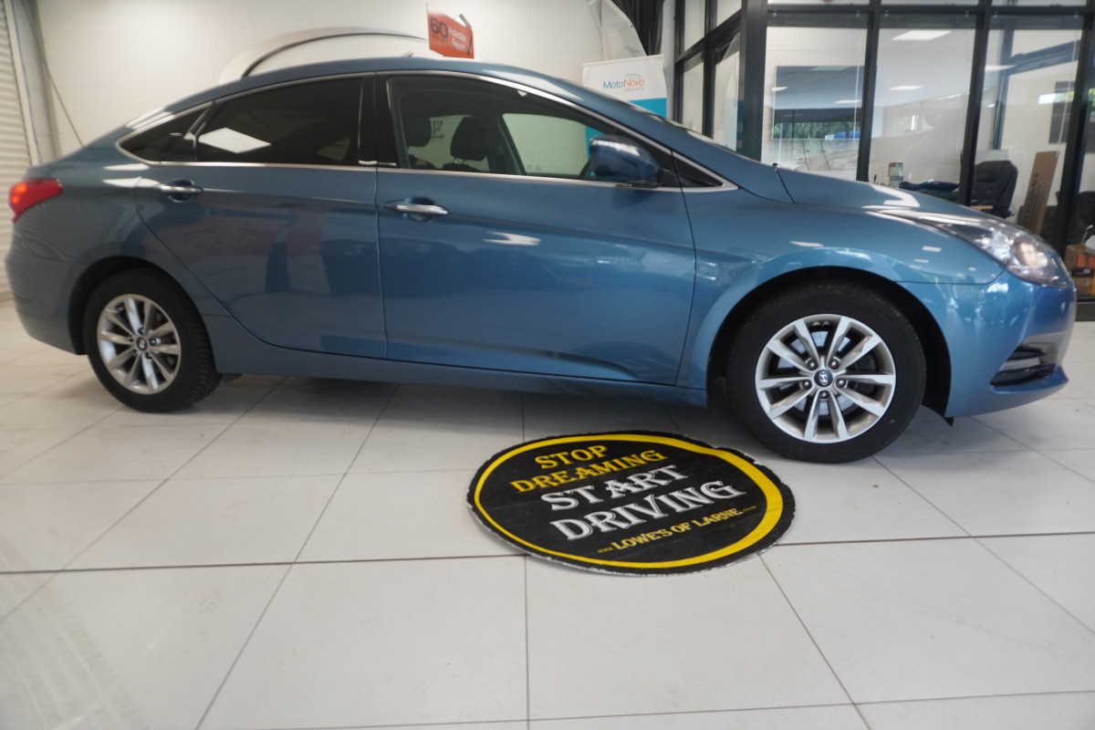 2016 (SEPT) HYUNDAI i40 1.7 CRDi SE NAV Blue DRIVE with ONLY 89K