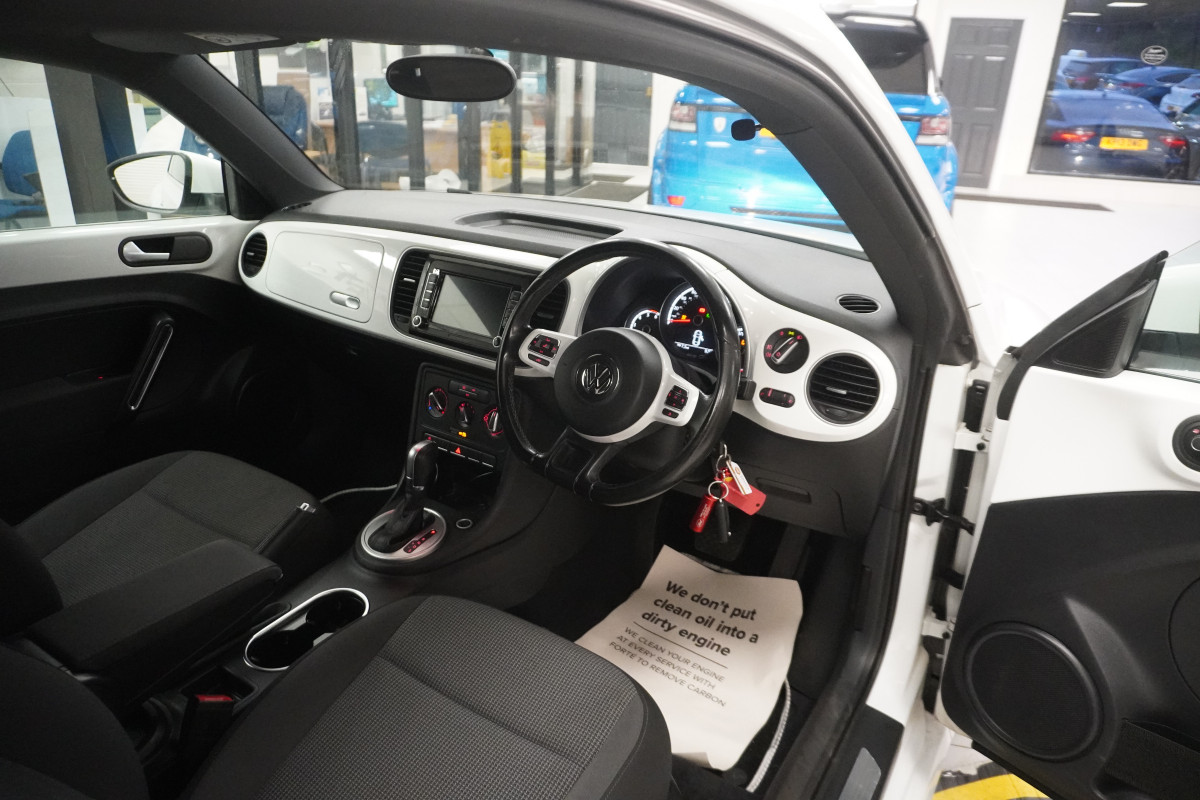 2016 (JULY) VW BEETLE 2.0 TDi BMT DESIGN AUTOMATIC ONLY 56K — STUNNING CAR and VERY HARD TO FIND