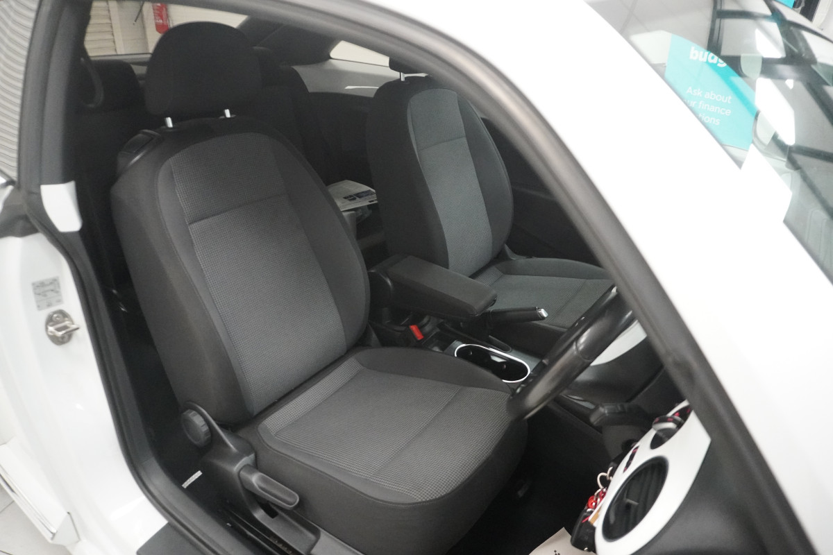 2016 (JULY) VW BEETLE 2.0 TDi BMT DESIGN AUTOMATIC ONLY 56K — STUNNING CAR and VERY HARD TO FIND