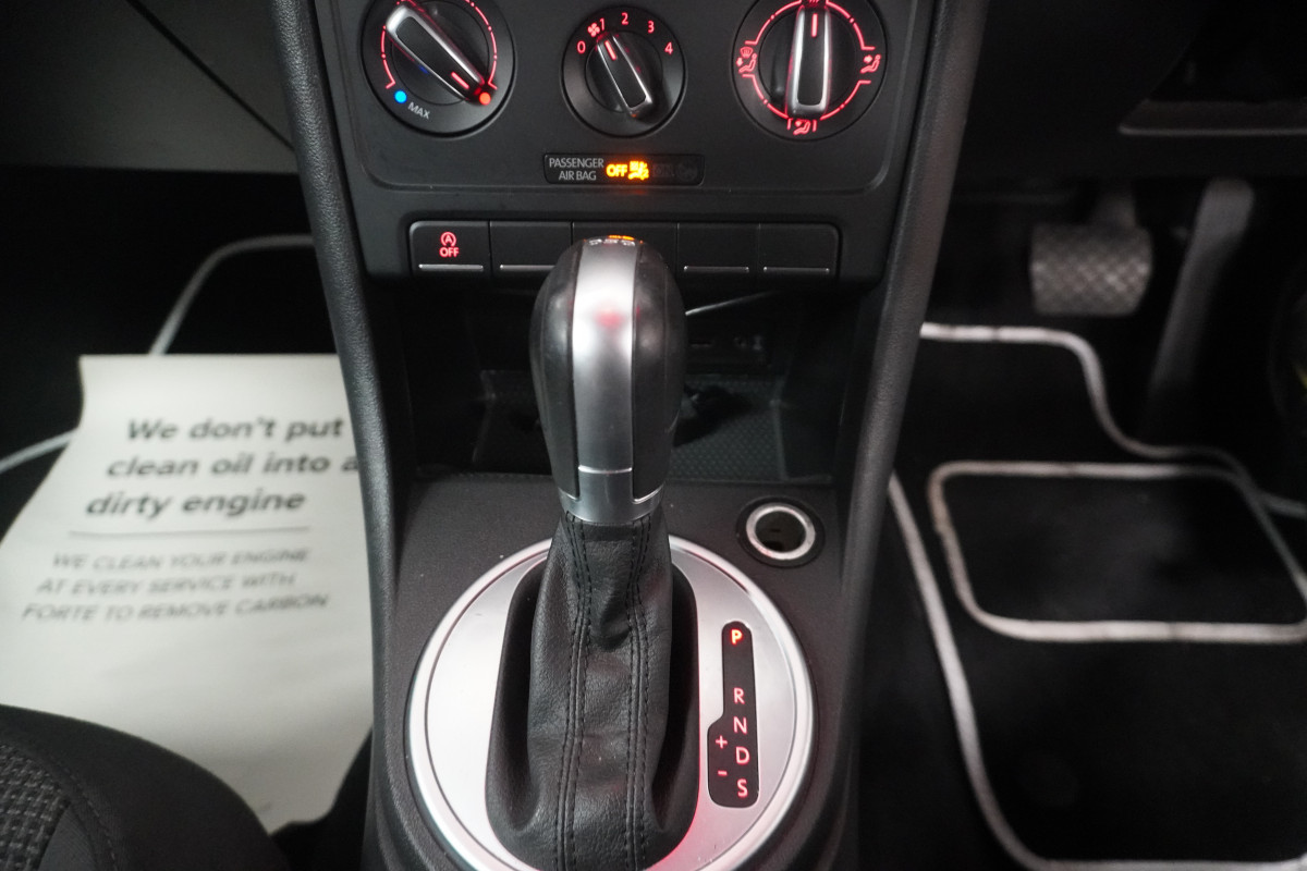 2016 (JULY) VW BEETLE 2.0 TDi BMT DESIGN AUTOMATIC ONLY 56K — STUNNING CAR and VERY HARD TO FIND