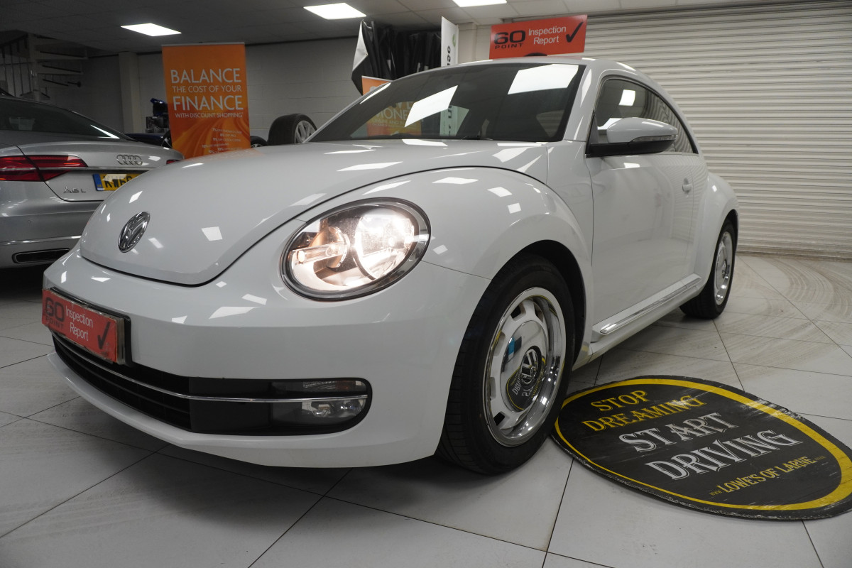 2016 (JULY) VW BEETLE 2.0 TDi BMT DESIGN AUTOMATIC ONLY 56K — STUNNING CAR and VERY HARD TO FIND