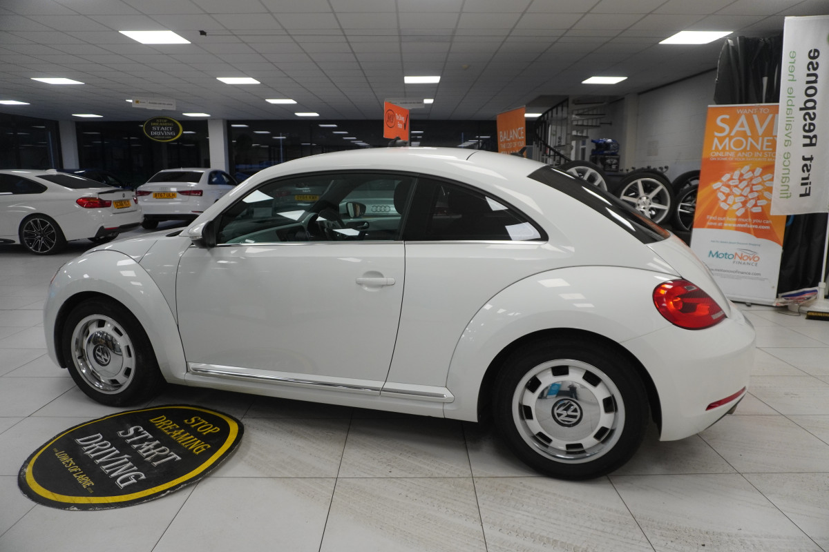 2016 (JULY) VW BEETLE 2.0 TDi BMT DESIGN AUTOMATIC ONLY 56K — STUNNING CAR and VERY HARD TO FIND