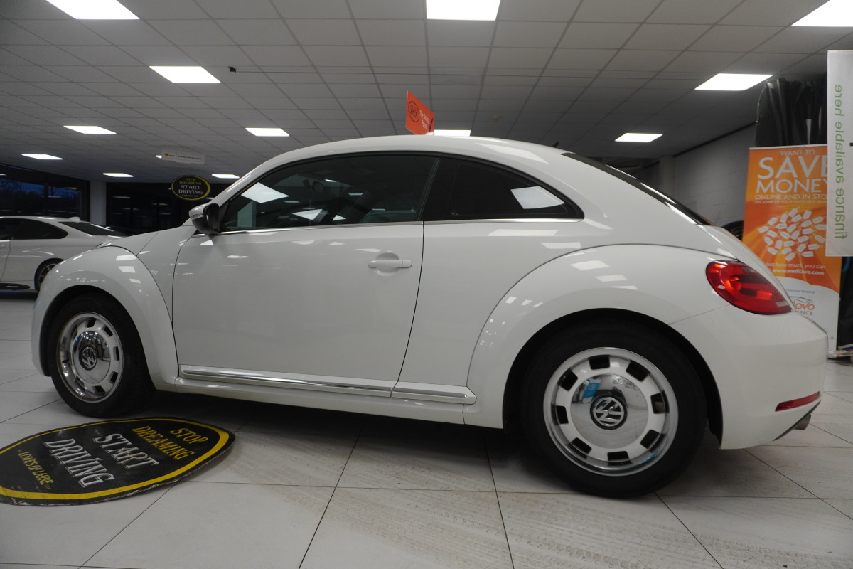2016 (JULY) VW BEETLE 2.0 TDi BMT DESIGN AUTOMATIC ONLY 56K — STUNNING CAR and VERY HARD TO FIND