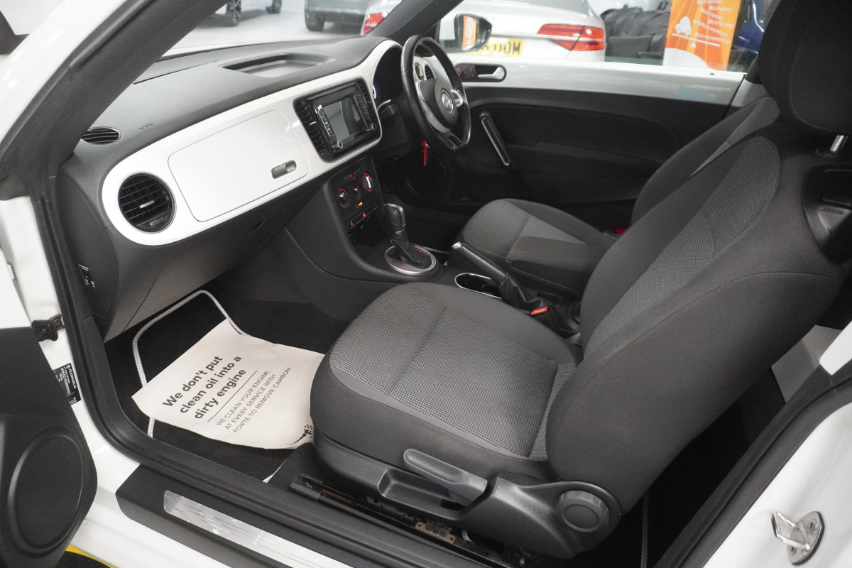 2016 (JULY) VW BEETLE 2.0 TDi BMT DESIGN AUTOMATIC ONLY 56K — STUNNING CAR and VERY HARD TO FIND