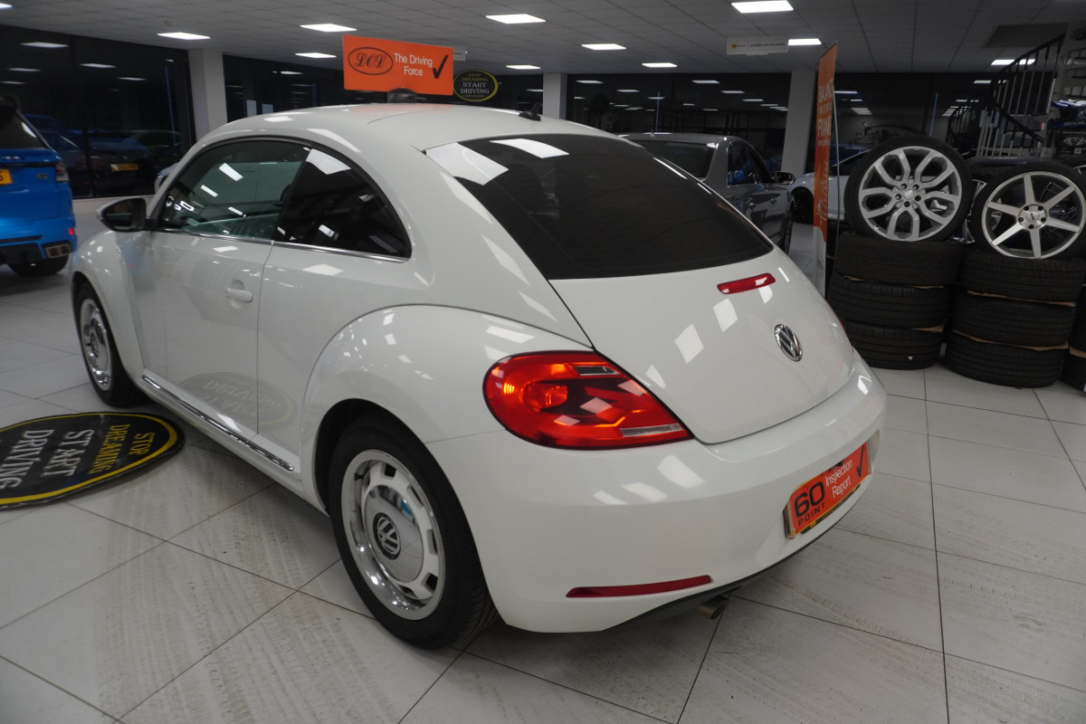 2016 (JULY) VW BEETLE 2.0 TDi BMT DESIGN AUTOMATIC ONLY 56K — STUNNING CAR and VERY HARD TO FIND