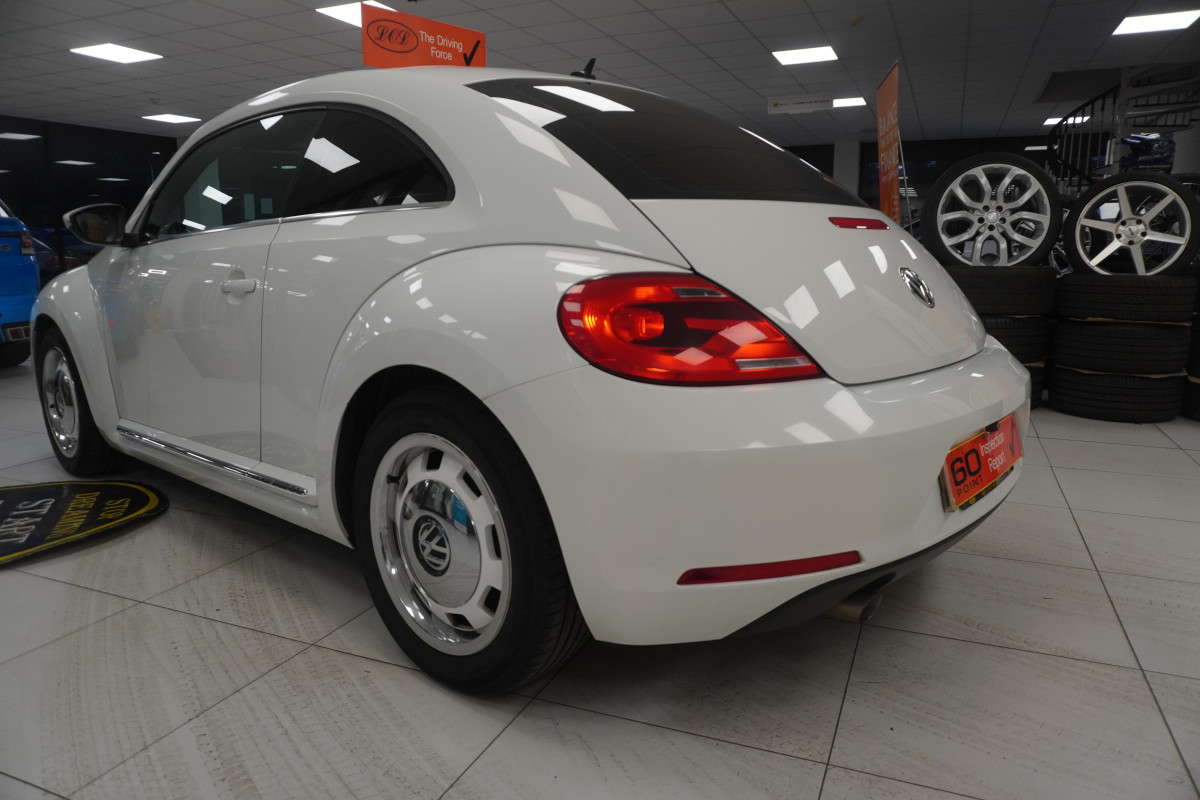 2016 (JULY) VW BEETLE 2.0 TDi BMT DESIGN AUTOMATIC ONLY 56K — STUNNING CAR and VERY HARD TO FIND