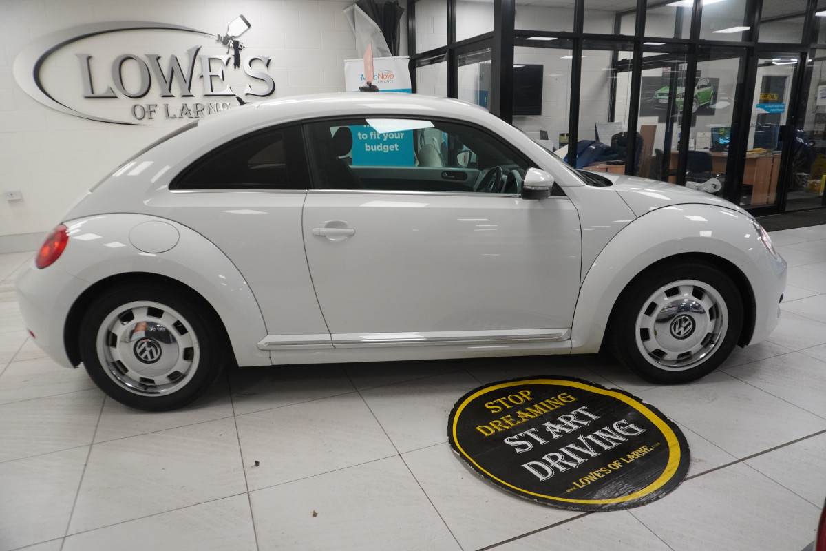 2016 (JULY) VW BEETLE 2.0 TDi BMT DESIGN AUTOMATIC ONLY 56K — STUNNING CAR and VERY HARD TO FIND