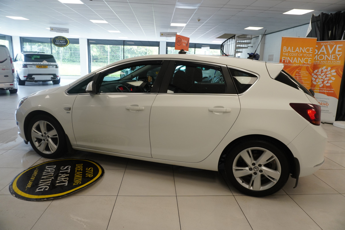 2015 VAUXHALL ASTRA 1.4 SRi 5 Door — GREAT FIRST CAR — ONLY 80K