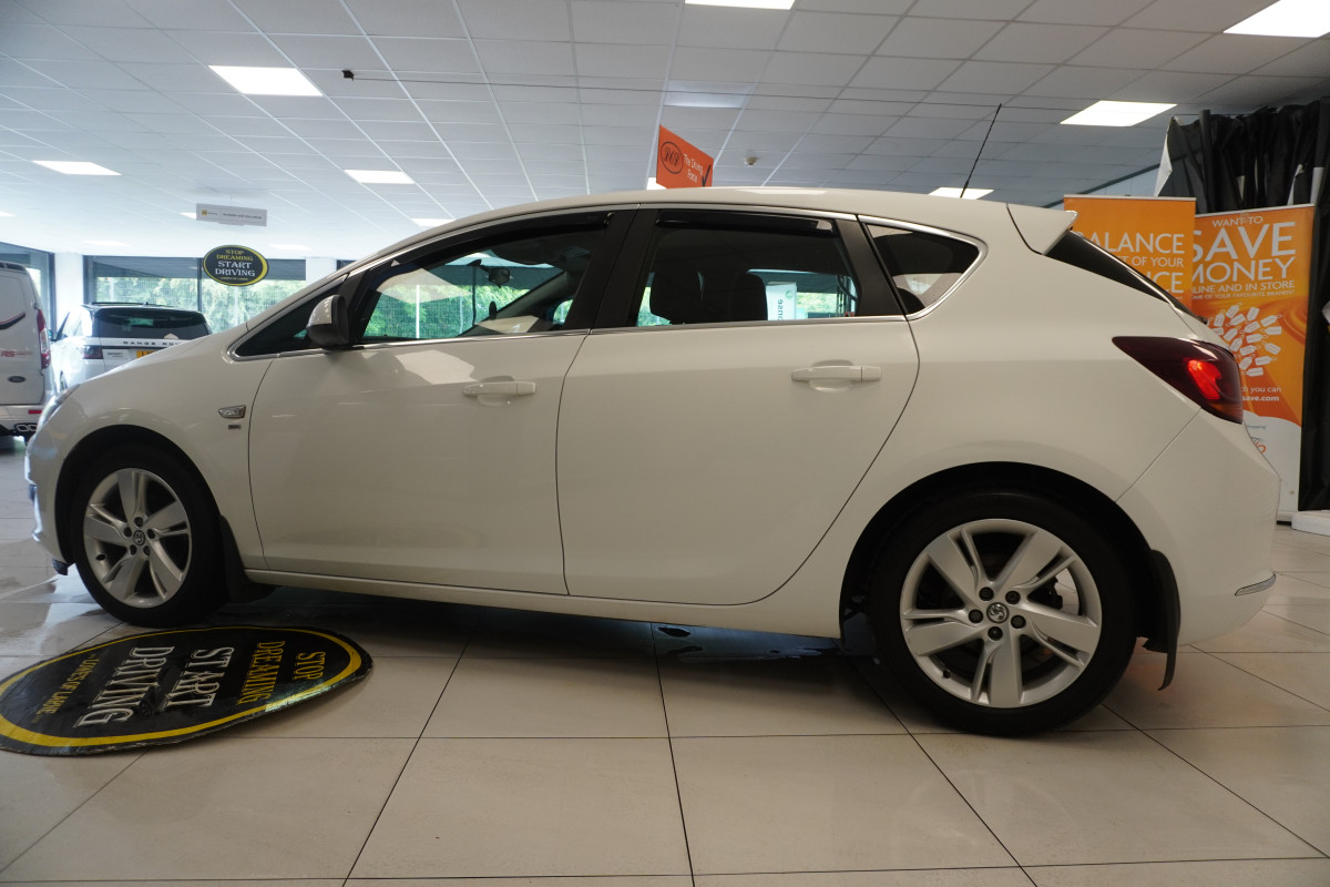 2015 VAUXHALL ASTRA 1.4 SRi 5 Door — GREAT FIRST CAR — ONLY 80K