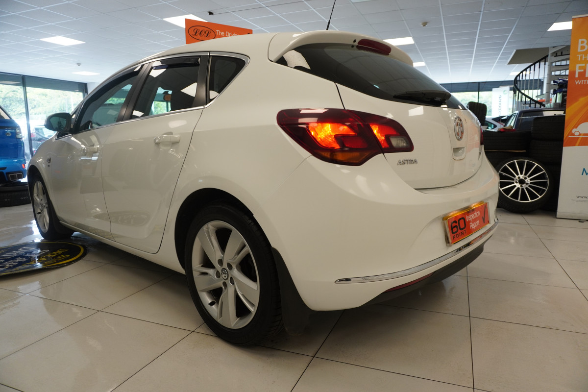 2015 VAUXHALL ASTRA 1.4 SRi 5 Door — GREAT FIRST CAR — ONLY 80K