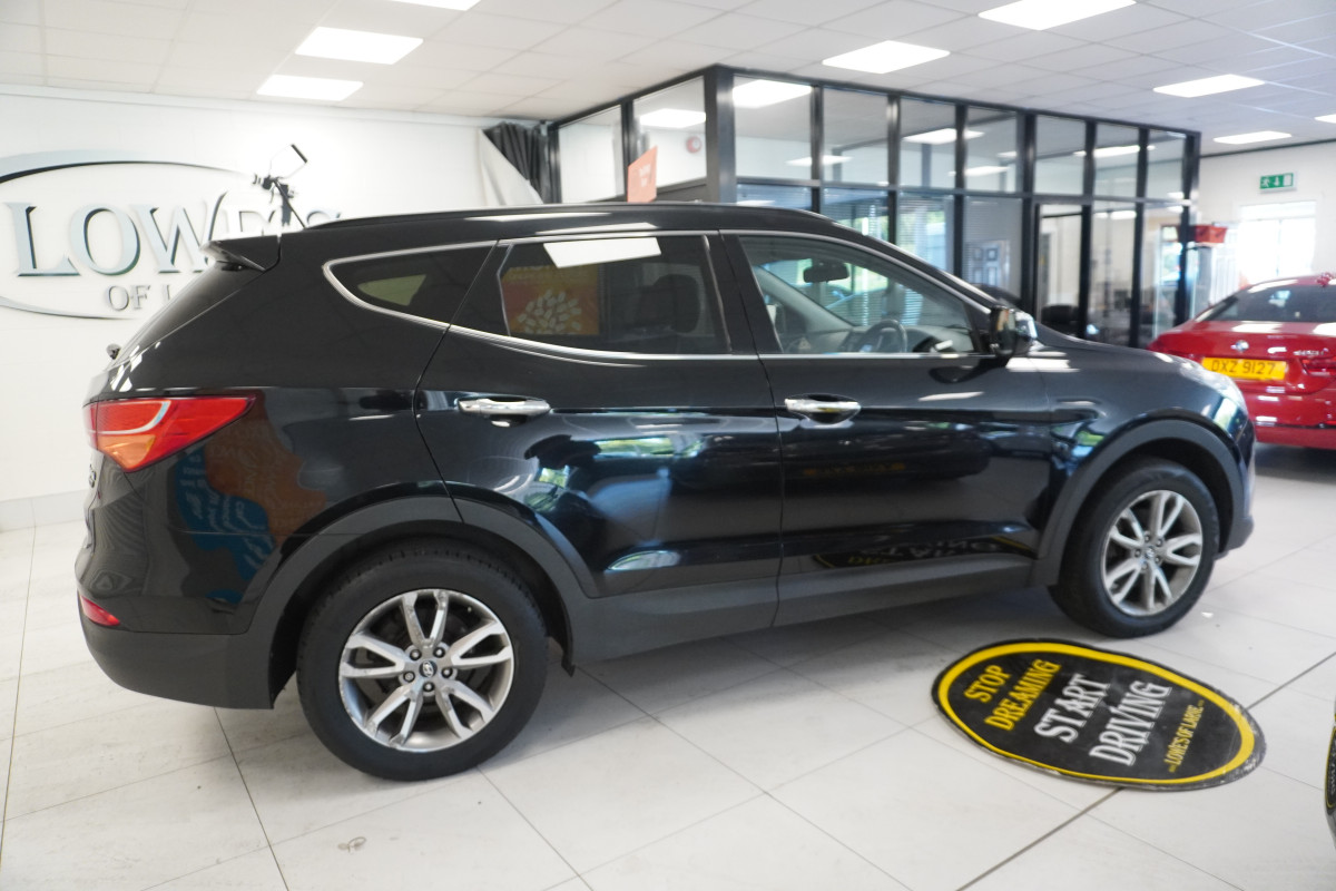 2015 HYUNDAI SANTA FE 2.2 CRDi PREMIUM with SAT NAV, BLACK LEATHER, REAR CAMERA — 7 SEATER