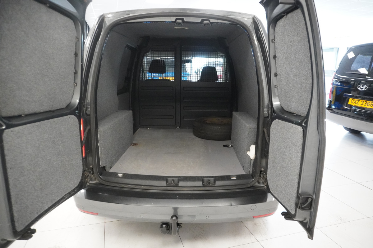 2017 (NOV) VW CADDY 2.0 TDi BlueMOTION TECH TRENDLINE (AC) — BODY KITTED with CAMO DECAL KIT — NO VAT