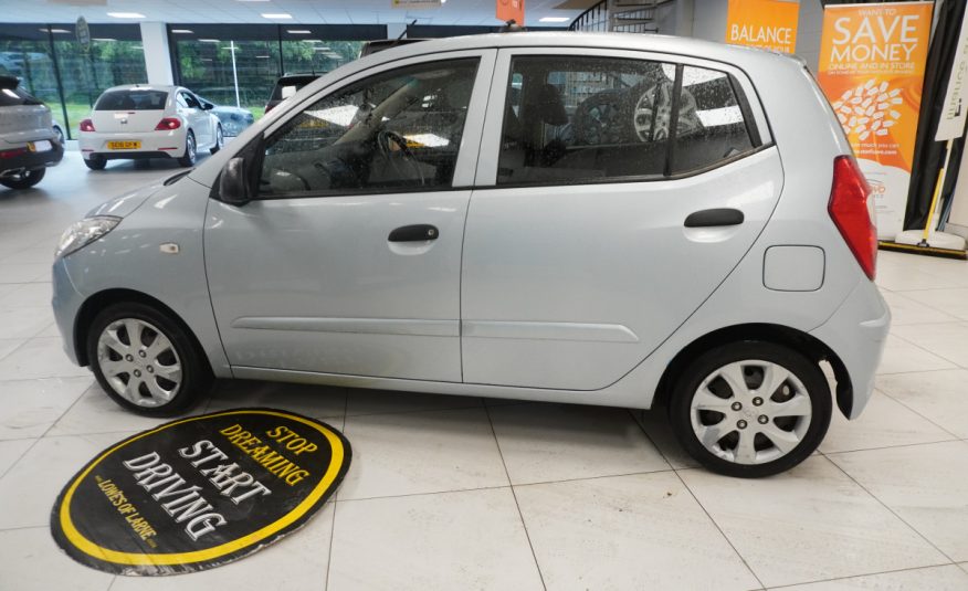 2013 (AUG) HYUNDAI i10 1.2 CLASSIC 5 DOOR with ONLY 69K — GREAT FIRST CAR LOW INSURANCE — ONLY £20 TAX