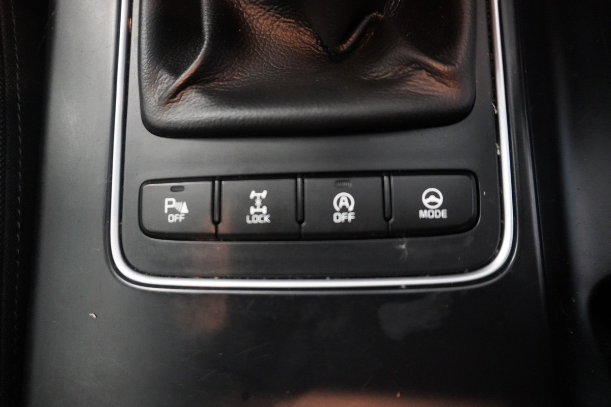 2016 (AUG) KIA SORENTO 2.2 CRDi KX-1 (4 WHEEL DRIVE) — 7 SEATER — ONLY 59,000 MILES