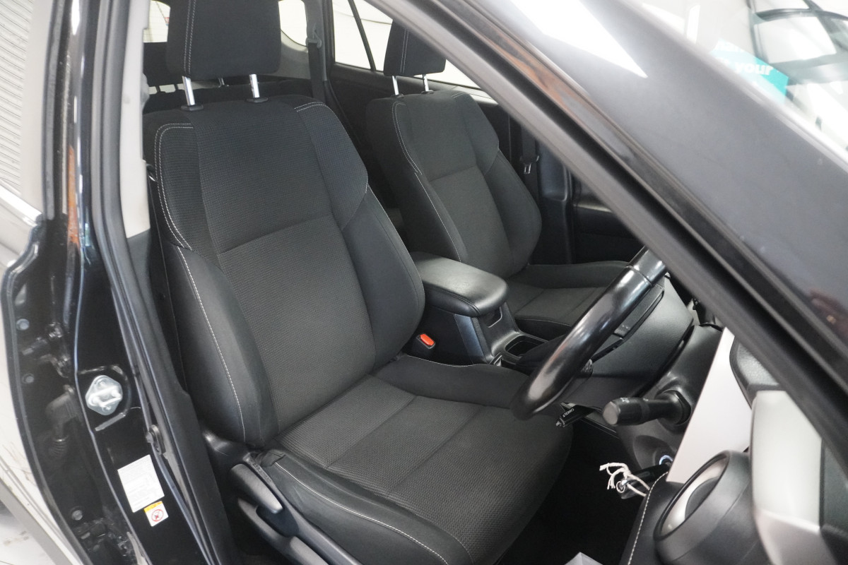 2017 TOYOTA RAV4 2.0 D-4D BUSINESS EDITION TSS NAV with SAT NAV, REAR CAMERA, FSH (6 STAMPS)