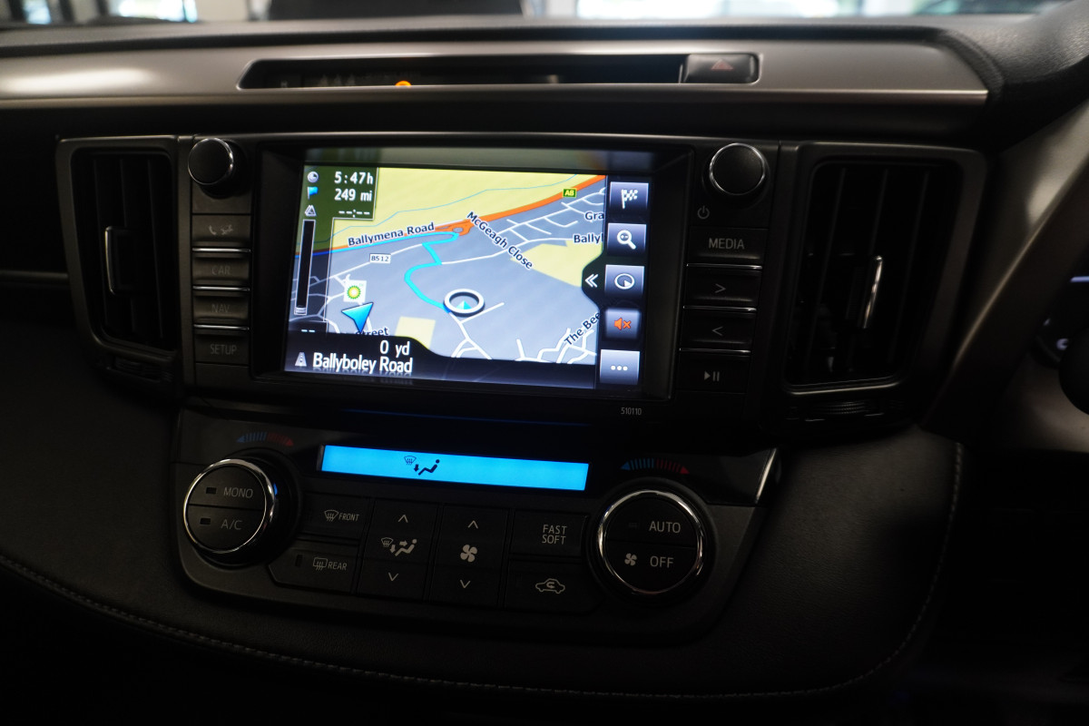 2017 TOYOTA RAV4 2.0 D-4D BUSINESS EDITION TSS NAV with SAT NAV, REAR CAMERA, FSH (6 STAMPS)