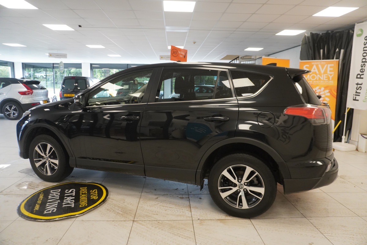 2017 TOYOTA RAV4 2.0 D-4D BUSINESS EDITION TSS NAV with SAT NAV, REAR CAMERA, FSH (6 STAMPS)