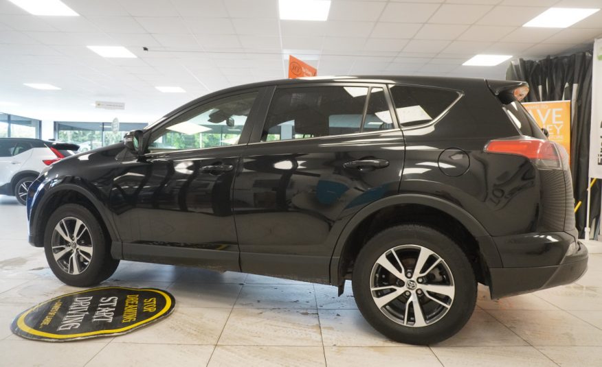 2017 TOYOTA RAV4 2.0 D-4D BUSINESS EDITION TSS NAV with SAT NAV, REAR CAMERA, FSH (6 STAMPS)