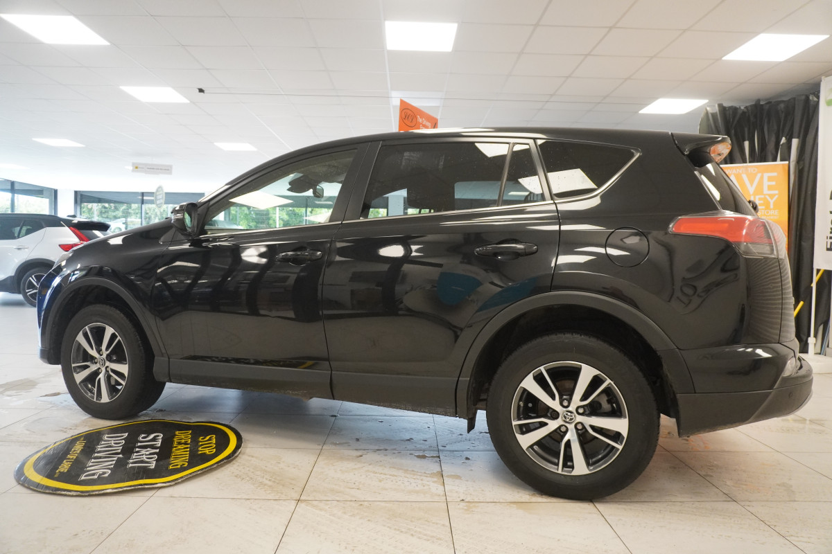 2017 TOYOTA RAV4 2.0 D-4D BUSINESS EDITION TSS NAV with SAT NAV, REAR CAMERA, FSH (6 STAMPS)