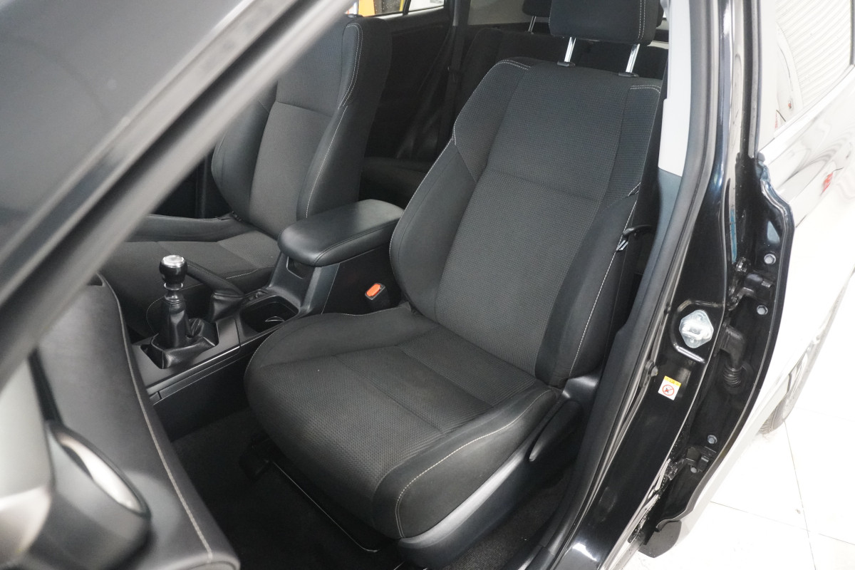 2017 TOYOTA RAV4 2.0 D-4D BUSINESS EDITION TSS NAV with SAT NAV, REAR CAMERA, FSH (6 STAMPS)