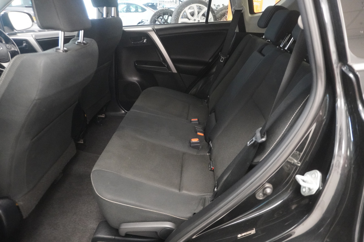 2017 TOYOTA RAV4 2.0 D-4D BUSINESS EDITION TSS NAV with SAT NAV, REAR CAMERA, FSH (6 STAMPS)