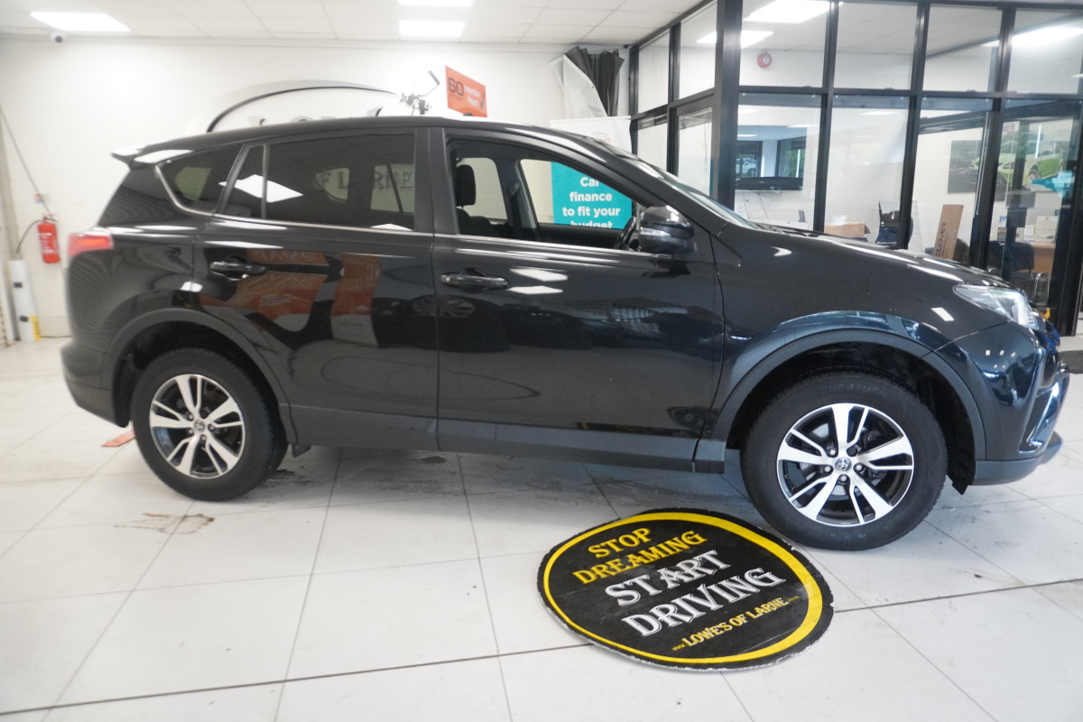 2017 TOYOTA RAV4 2.0 D-4D BUSINESS EDITION TSS NAV with SAT NAV, REAR CAMERA, FSH (6 STAMPS)