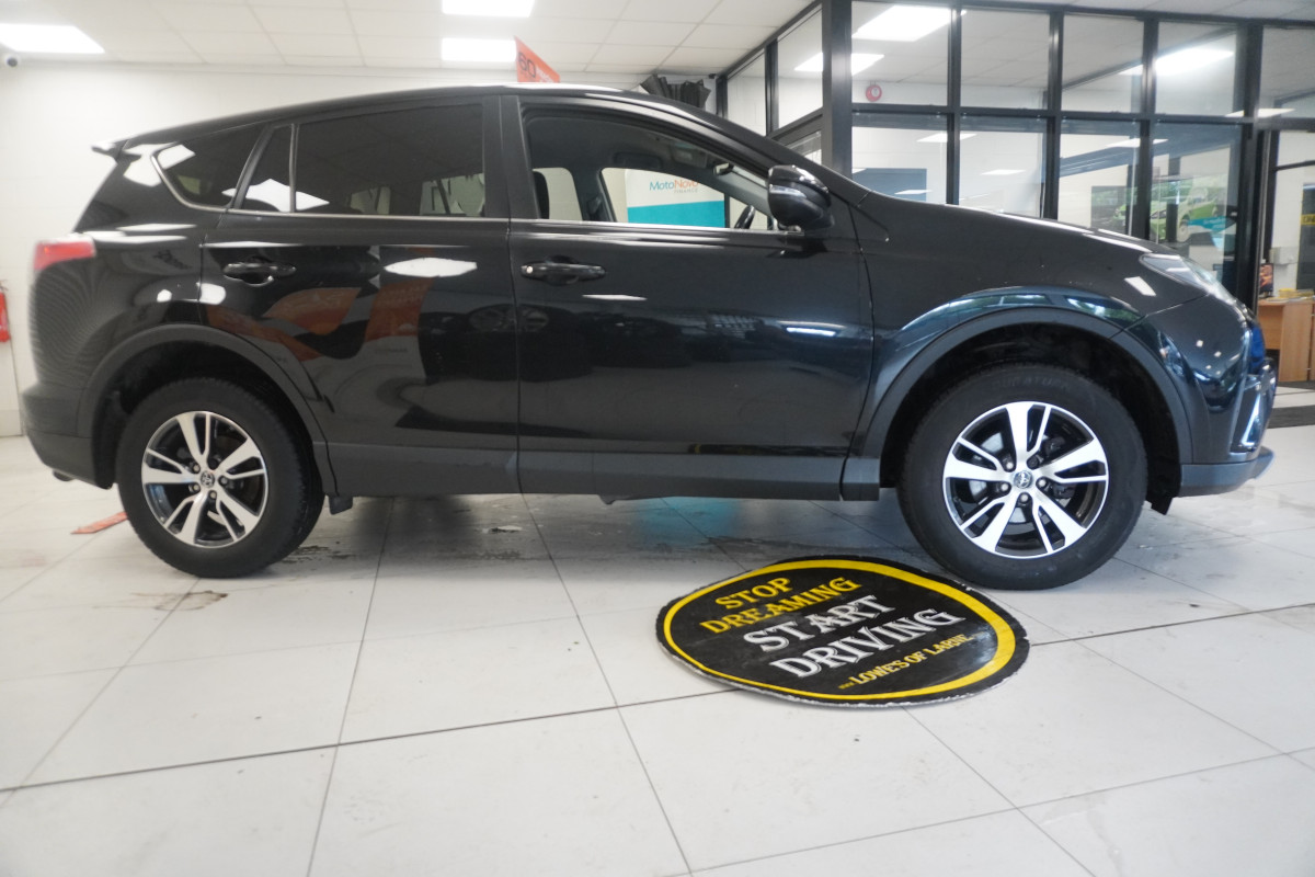 2017 TOYOTA RAV4 2.0 D-4D BUSINESS EDITION TSS NAV with SAT NAV, REAR CAMERA, FSH (6 STAMPS)