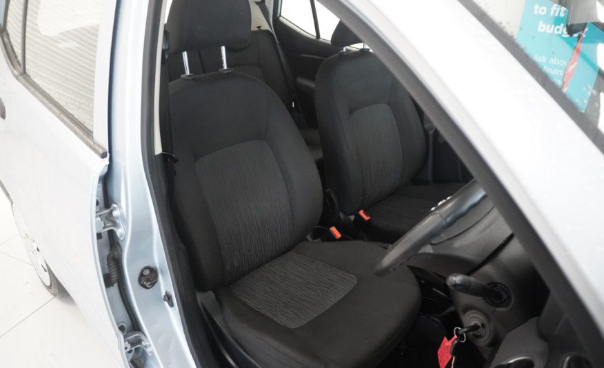 2013 (AUG) HYUNDAI i10 1.2 CLASSIC 5 DOOR with ONLY 69K — GREAT FIRST CAR LOW INSURANCE — ONLY £20 TAX