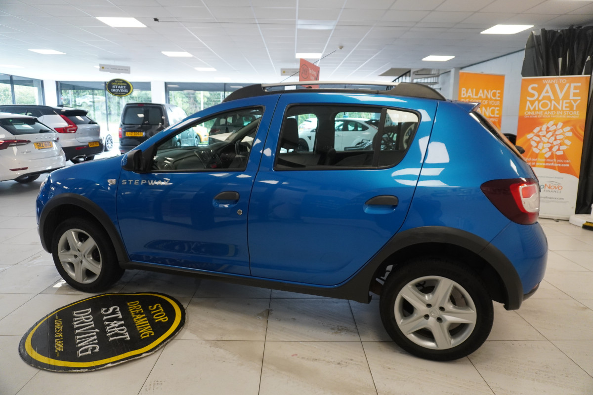 2015 SANDERO STEPWAY 0.9 TCe AMBIANCE with ONLY 84,000 MILES