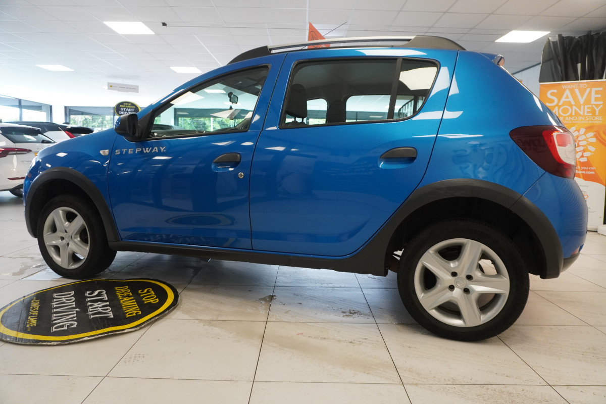 2015 SANDERO STEPWAY 0.9 TCe AMBIANCE with ONLY 84,000 MILES