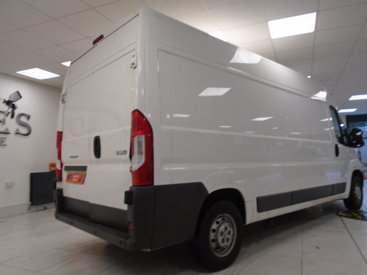 2018 (MAY) PEUGEOT BOXER 335 PRO 2.0 BlueHDi L3H2 SAT NAV — ONLY 77,000 MILES — NO VAT